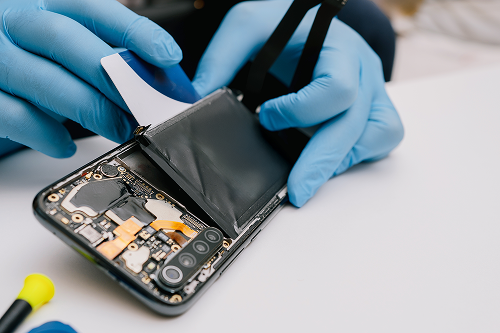 Battery replacement of a damaged phone