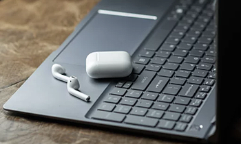 How to Pair Apple Airpods with or Chromebook Student Tutorial Guide