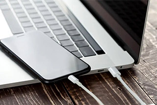 Charging a Chromebook on a Smartphone