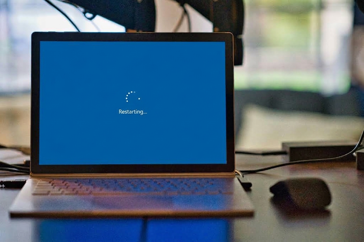 Chromebook restarting on a desk